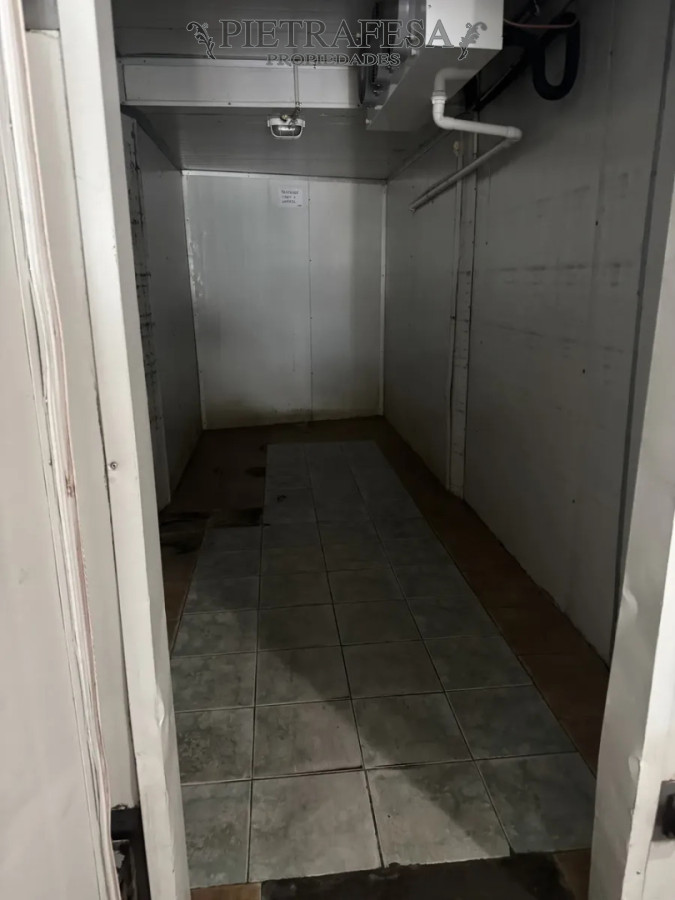 Local Comercial ID.16481 - Local en alquiler, 1 baño. Mercado Modelo.