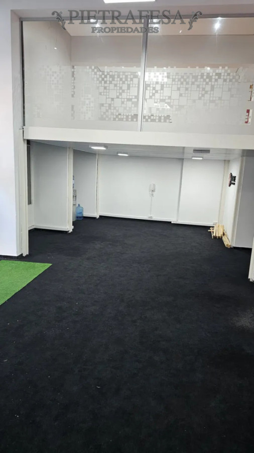Local Comercial ID.15977 - Local en alquiler, 1 baño, entrepiso. Centro.
