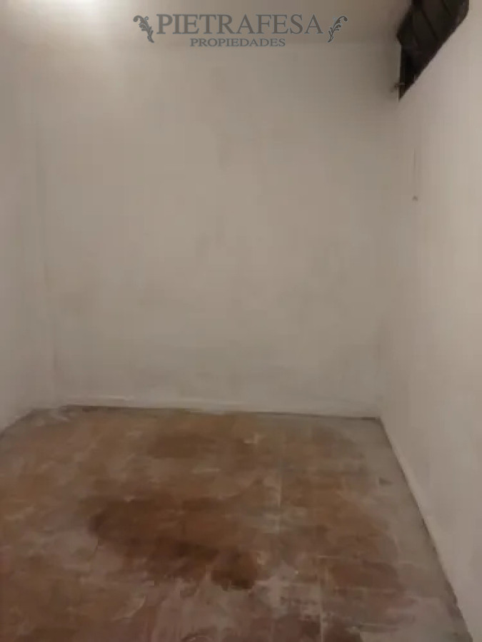 Local Comercial ID.13506 - Local en alquiler, 1dormitorio, 1baño, kitchenette. Aguada.