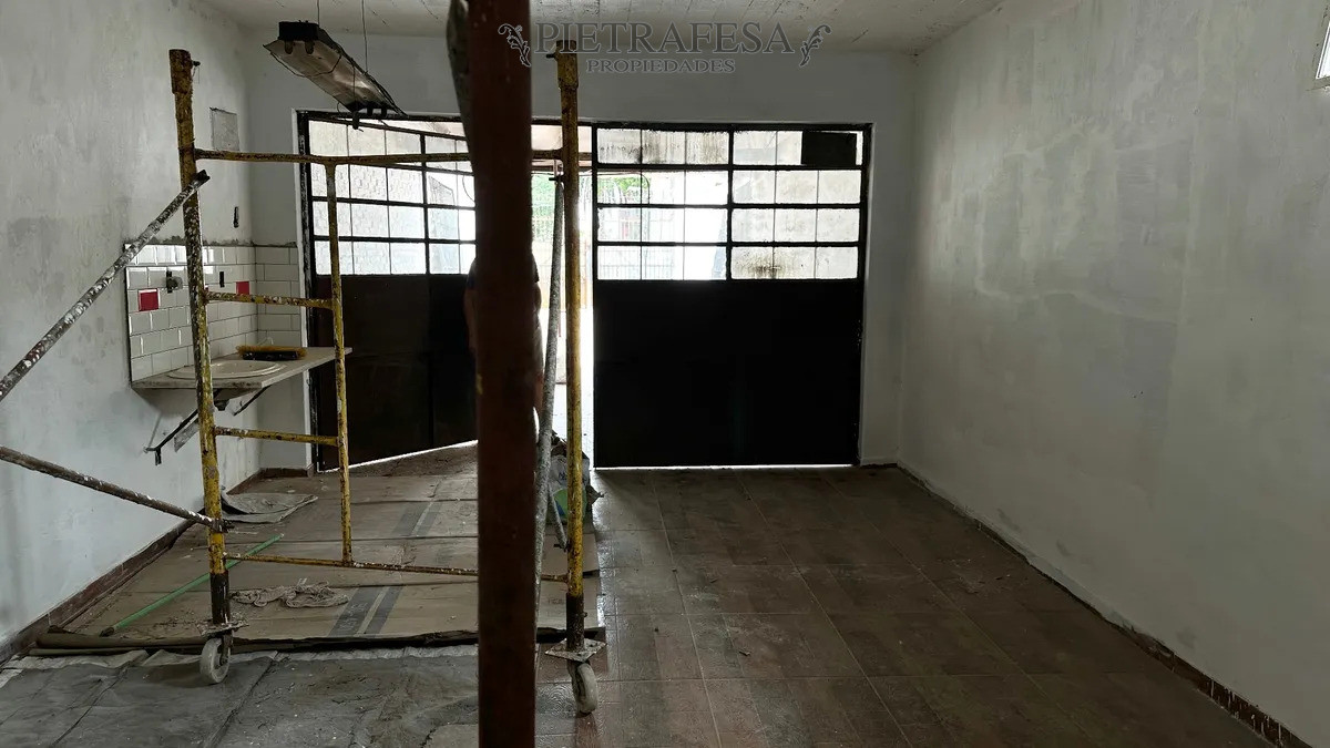 Local Comercial ID.14681 - Local en alquiler, 1 baño, patio, cochera. Union.