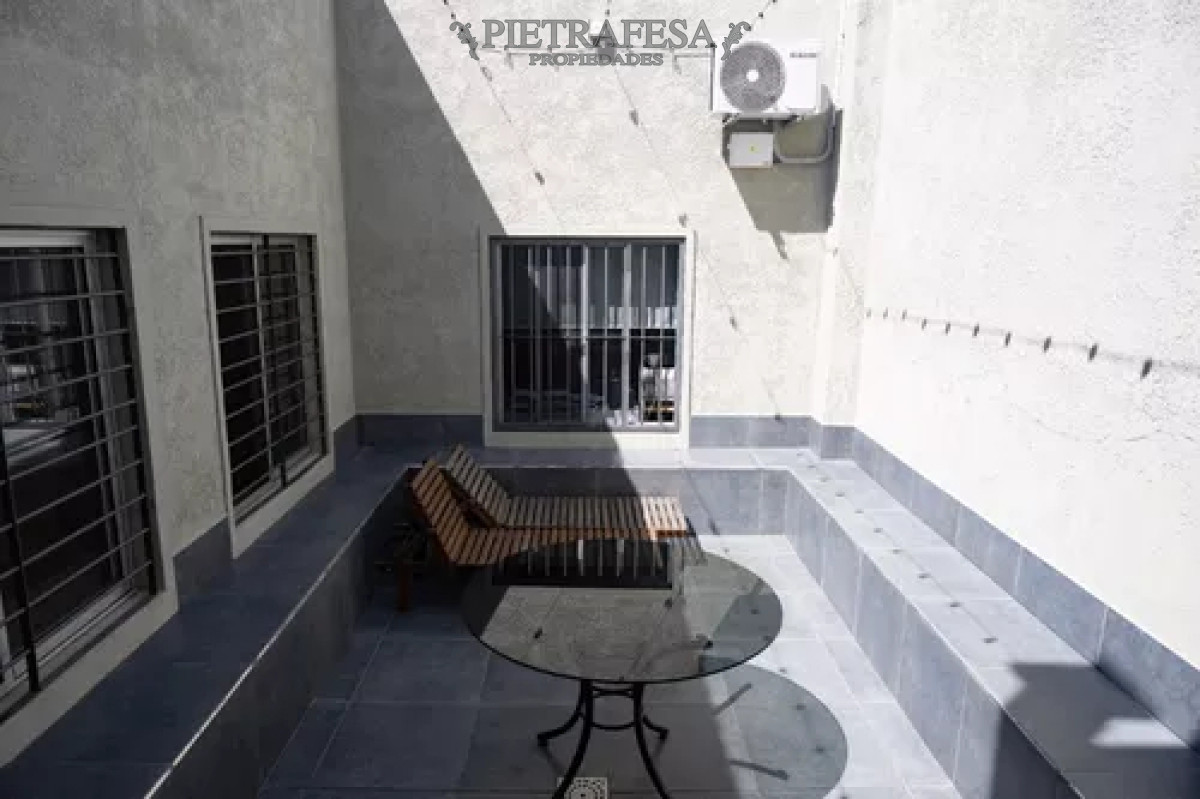 Local Comercial ID.12436 - Local en alquiler, 4baños, cocina, patio. Brazo Oriental.