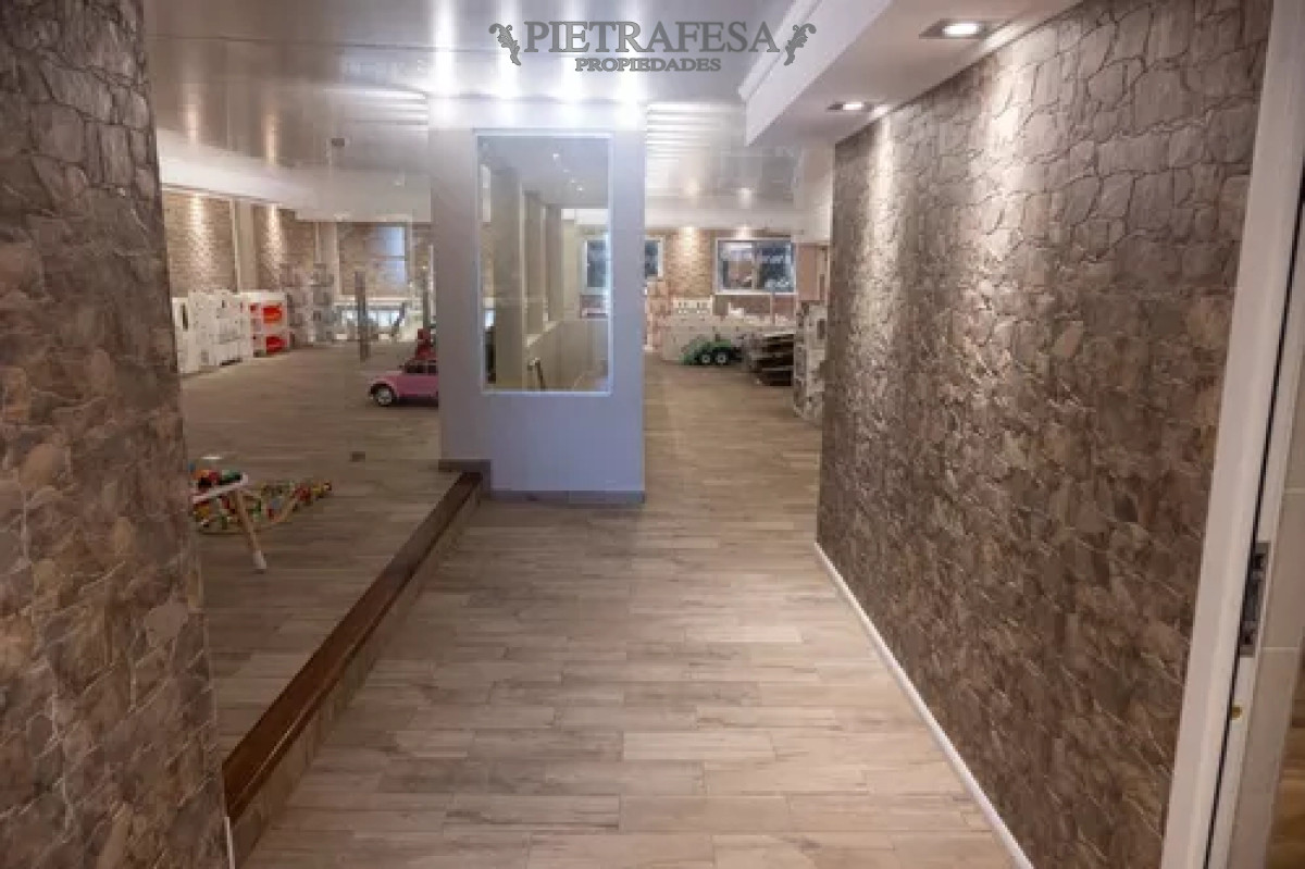 Local Comercial ID.12406 - Local en alquiler, 2baños, cocina. Brazo Oriental.