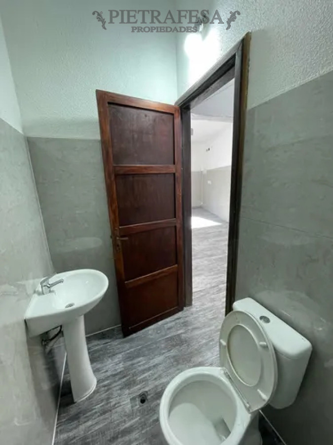 Local Comercial ID.14447 - Local en alquiler, 1 baño. Aguada.