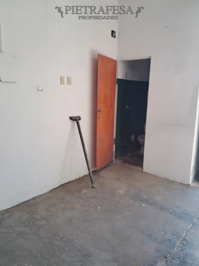 Local Comercial ID.13928 - Local en alquiler, 1 baño, sótano. Prado.