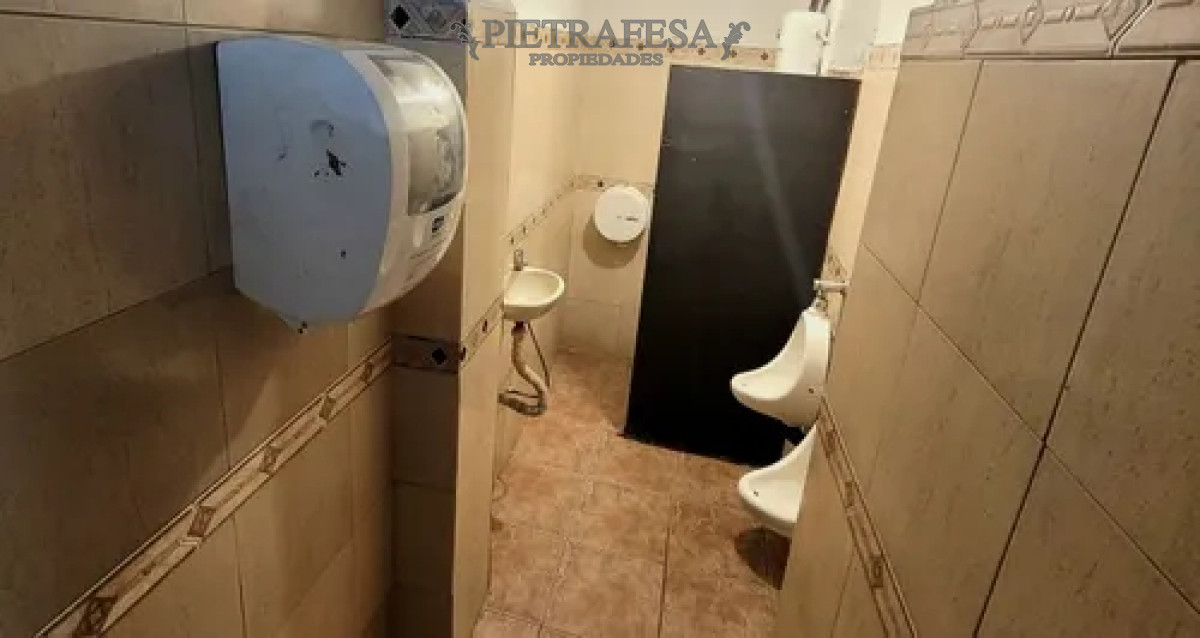 Local Comercial ID.13708 - Local en alquiler, 2baños. Ciudad Vieja.