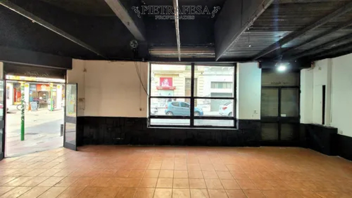 Local Comercial ID.13708 - Local en alquiler, 2baños. Ciudad Vieja.