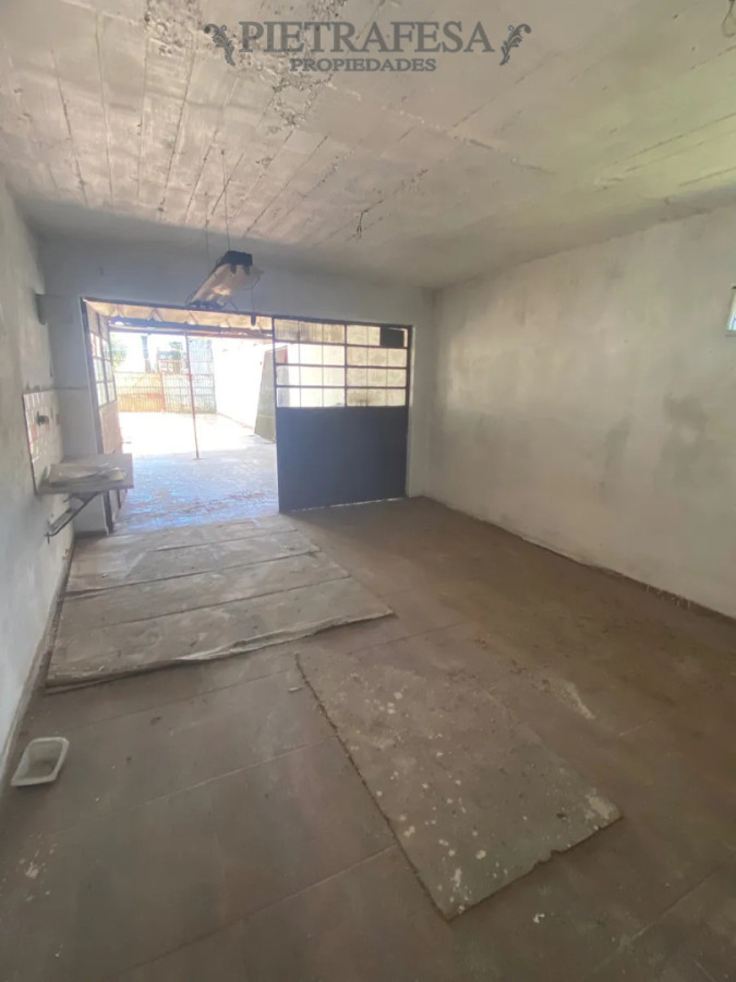 Local Comercial ID.14681 - Local en alquiler, 1 baño, patio, cochera. Union.