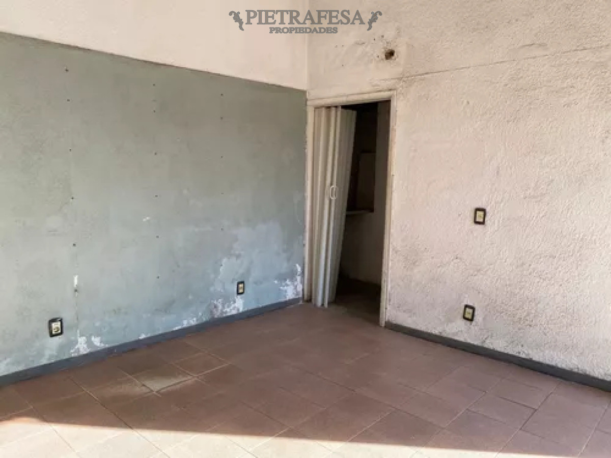 Local Comercial ID.12463 - Local en alquiler, cocina, 1baño. Shangrila.