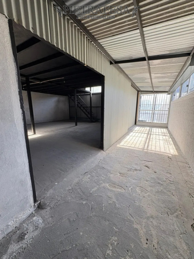 Local Comercial ID.16074 - Local en alquiler, 1 baño, cocina. Lagomar.