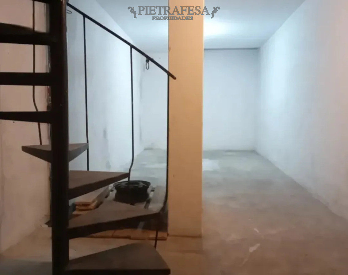 Local Comercial ID.15839 - Local en alquiler, 1 baño, kitchenette. La Blanqueada.