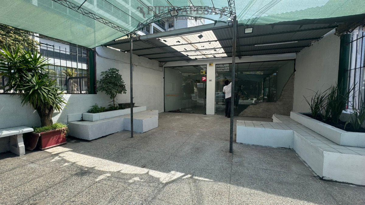 Local Comercial ID.14328 - Local + vivienda en alquiler, 2 dormitorios, 1 baño. Sayago.