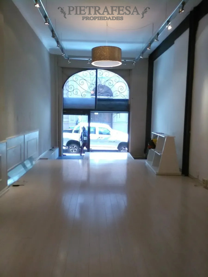Local Comercial ID.2470 - Local en venta con renta Bartolomé Mitre-Ciudad Vieja