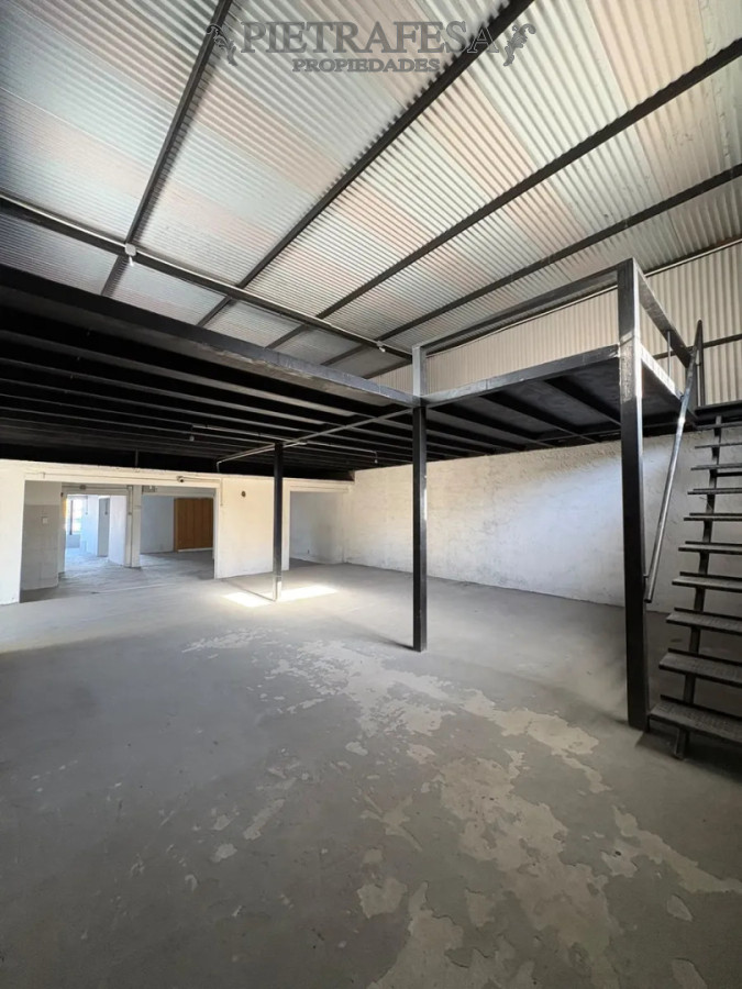 Local Comercial ID.16074 - Local en alquiler, 1 baño, cocina. Lagomar.