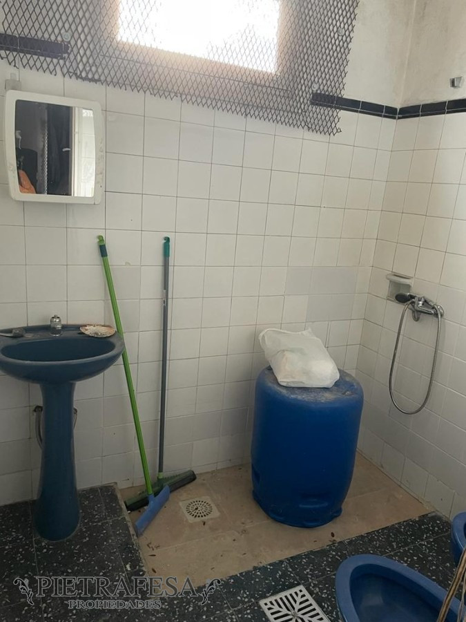 Terreno ID.8001 - Amplio terreno con 2 casas a reciclar- 6 de Abril- Carrasco