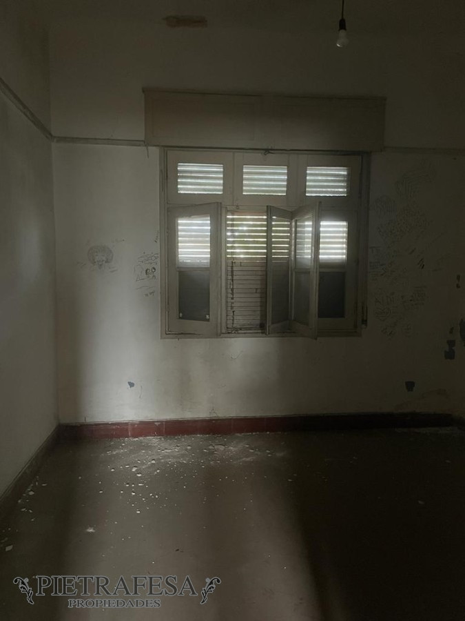 Terreno ID.8001 - Amplio terreno con 2 casas a reciclar- 6 de Abril- Carrasco