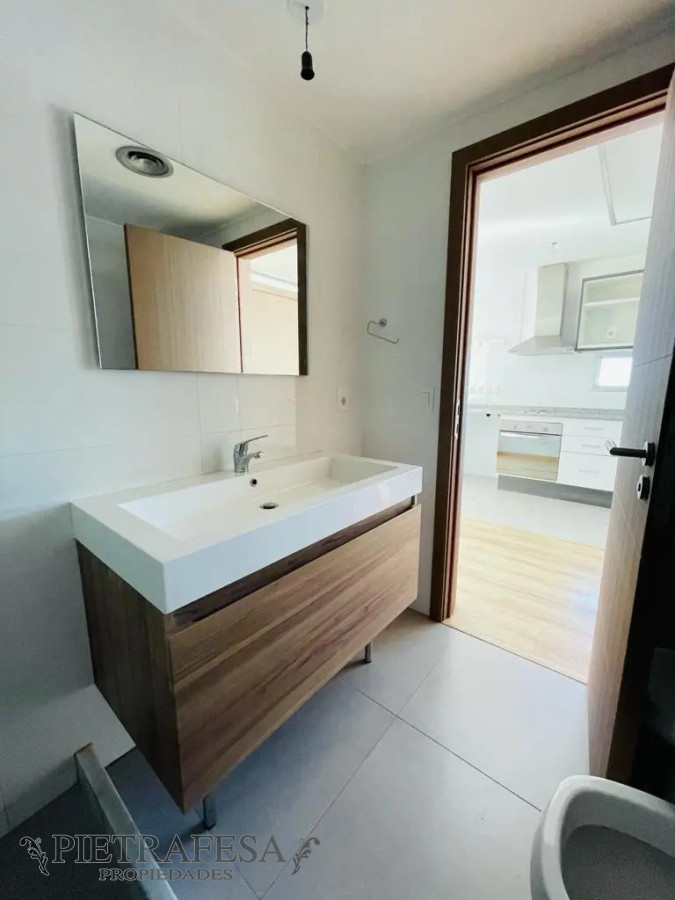 Apartamento ID.7039 - Apartamento en venta con renta 2 dormitorios, 1 baño, terraza y garaje-Obligado-Pocitos