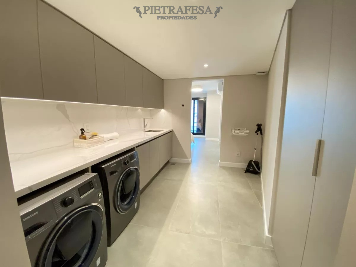 Apartamento ID.14255 - Apartamento de lujo Punta Carretas · 3 dormitorios · 4 baños · 2 garages a metros del mar!