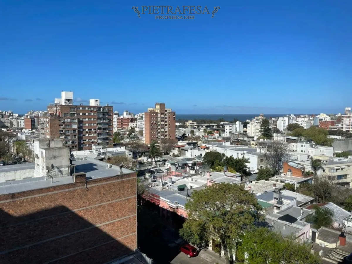 Apartamento ID.7039 - Apartamento en venta con renta 2 dormitorios, 1 baño, terraza y garaje-Obligado-Pocitos