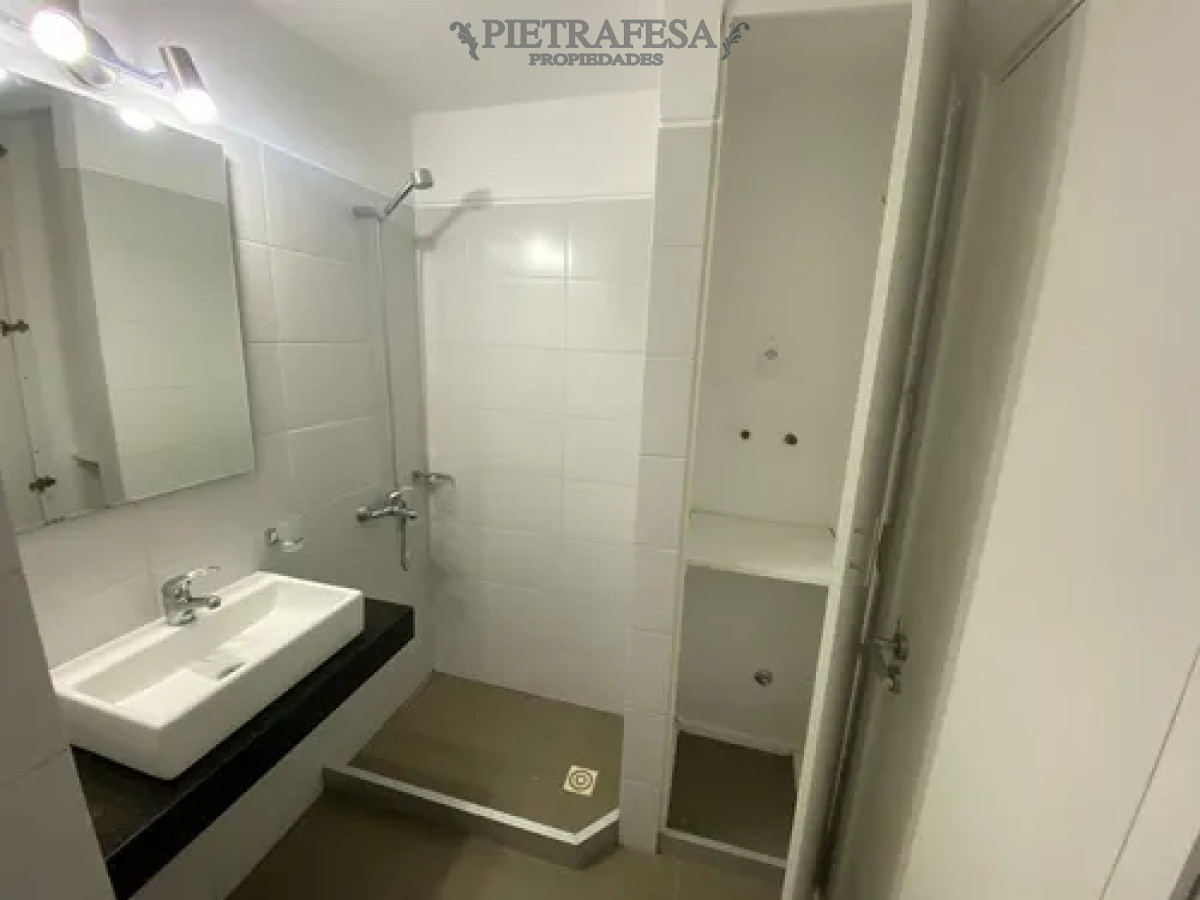 Apartamento ID.13915 - Apartamento en alquiler, monoambiente, 1 baño, balcón. garaje. Buceo.