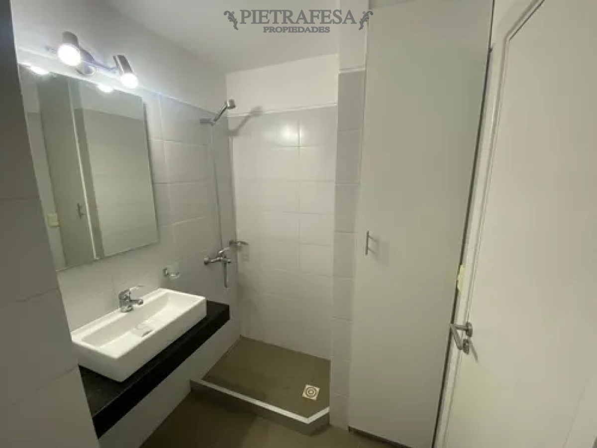 Apartamento ID.13915 - Apartamento en alquiler, monoambiente, 1 baño, balcón. garaje. Buceo.