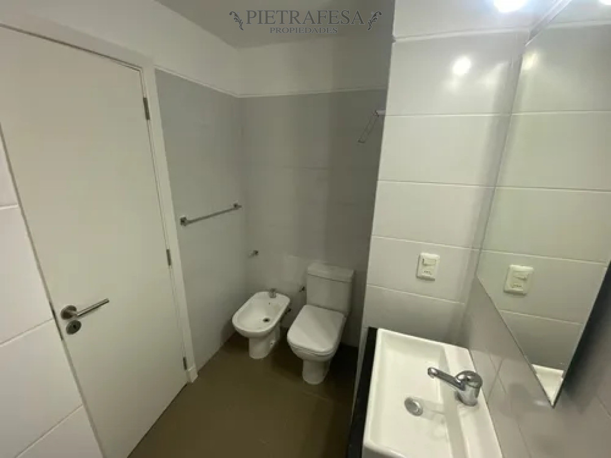 Apartamento ID.13915 - Apartamento en alquiler, monoambiente, 1 baño, balcón. garaje. Buceo.