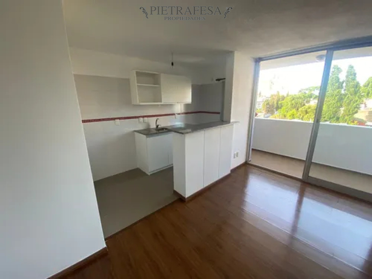 Apartamento ID.13915 - Apartamento en alquiler, monoambiente, 1 baño, balcón. garaje. Buceo.