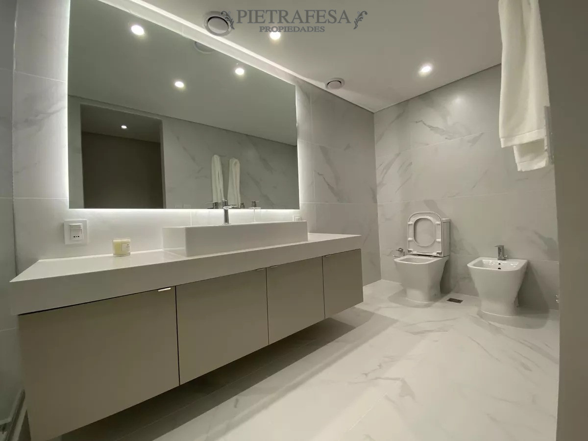 Apartamento ID.14255 - Apartamento de lujo Punta Carretas · 3 dormitorios · 4 baños · 2 garages a metros del mar!