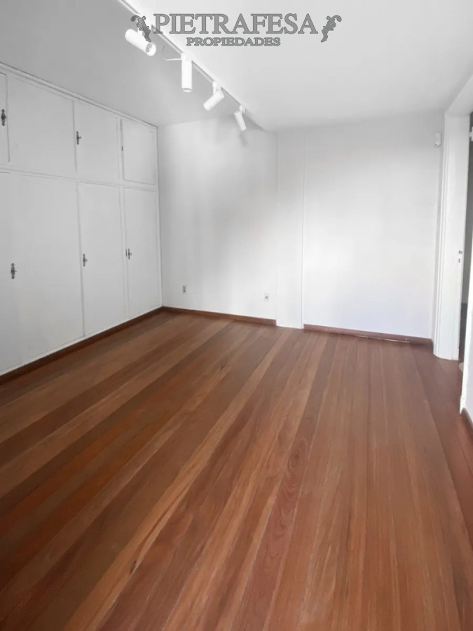 Oficina ID.14652 - Oficina en alquiler, privado, baño en suite, patio. Pocitos.
