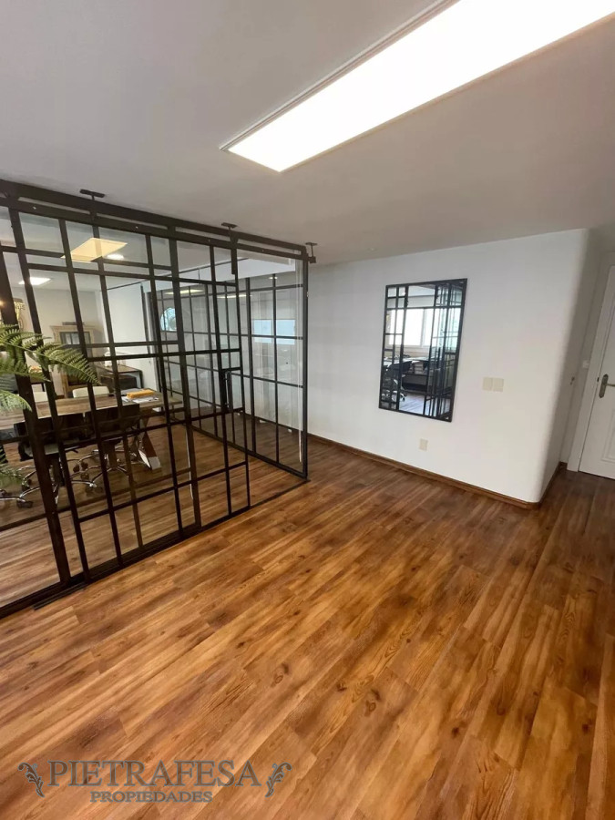 Oficina ID.8793 - Oficina en venta con Renta, 2 baños, Misiones, Ciudad Vieja.
