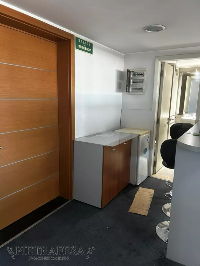 Oficina ID.8640 - 2 oficinas amuebladas en venta- 25 De Mayo- Ciudad Vieja