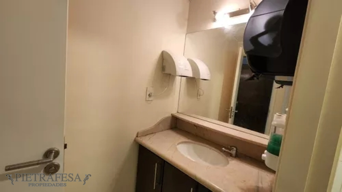 Oficina ID.10947 - Oficina en alquiler, 2privados, 1baño. Cordón.