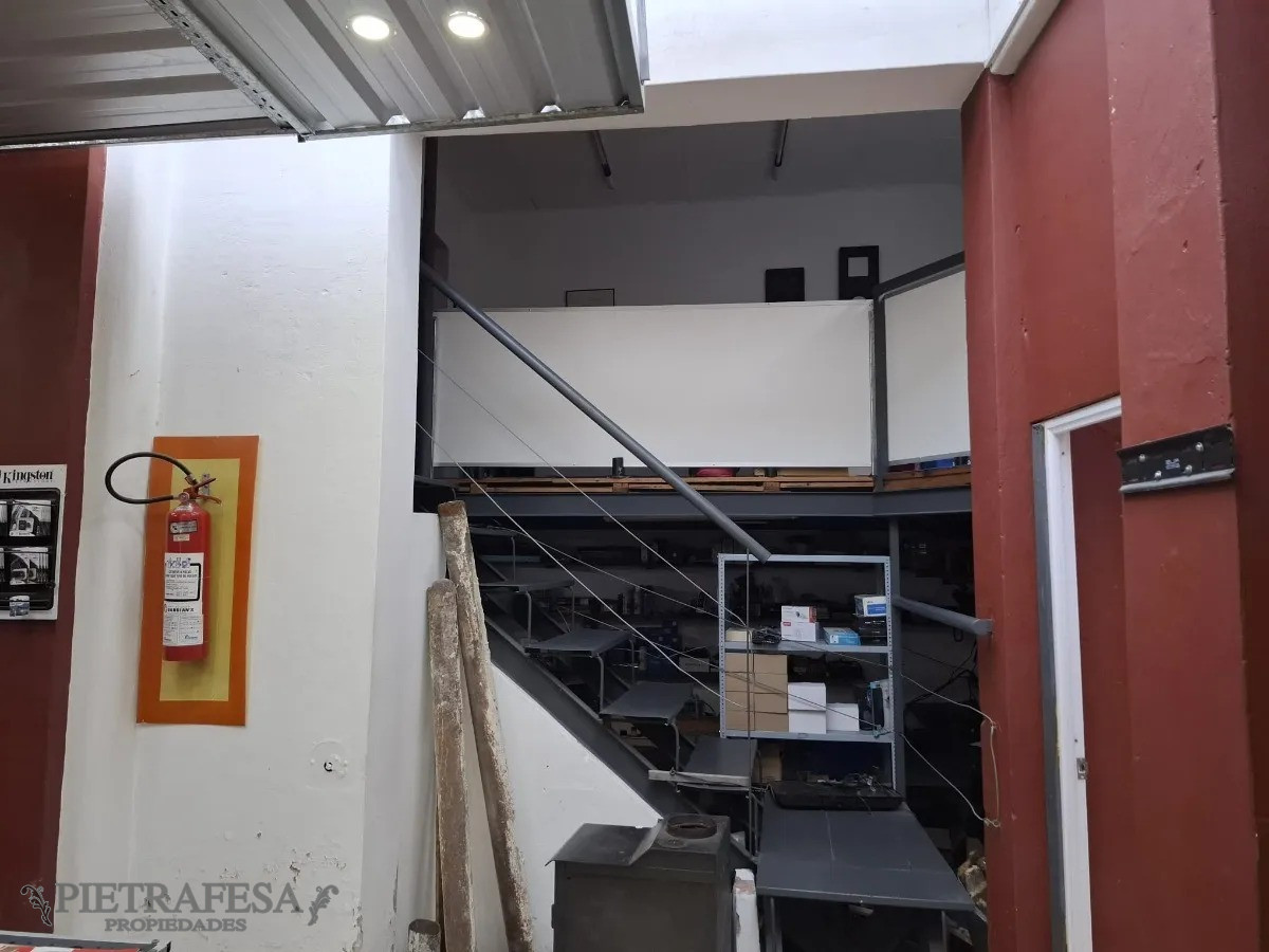 Oficina ID.13737 - Oficinas en venta mas casa de 2 dormitorios- Tres Cruces