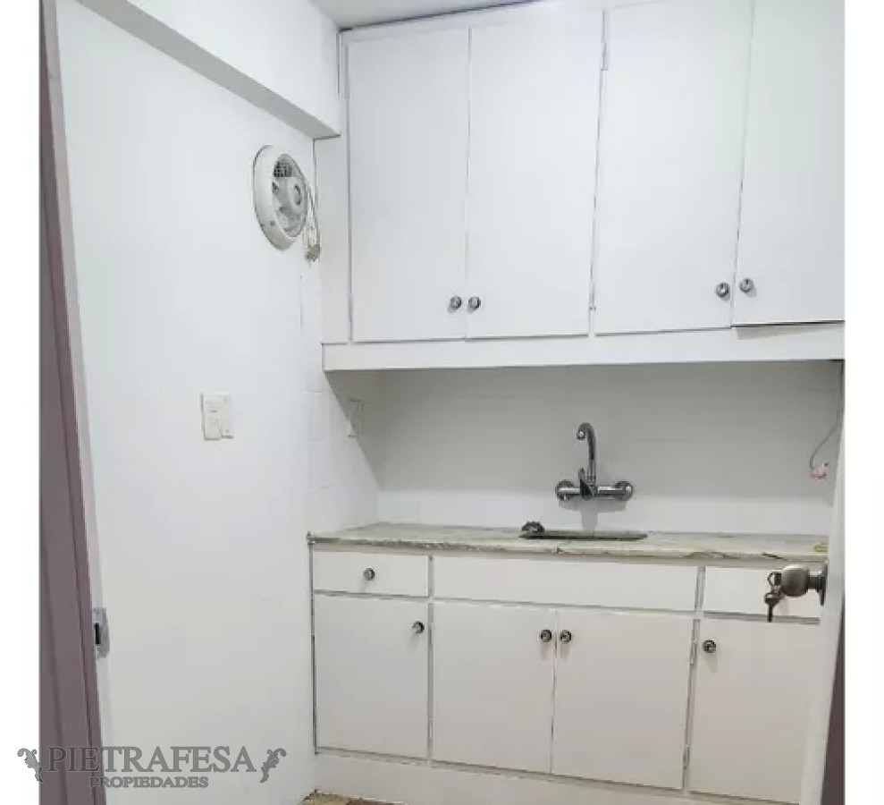 Oficina ID.9863 - Oficina en alquiler, 1 baño, cocina. Centro.