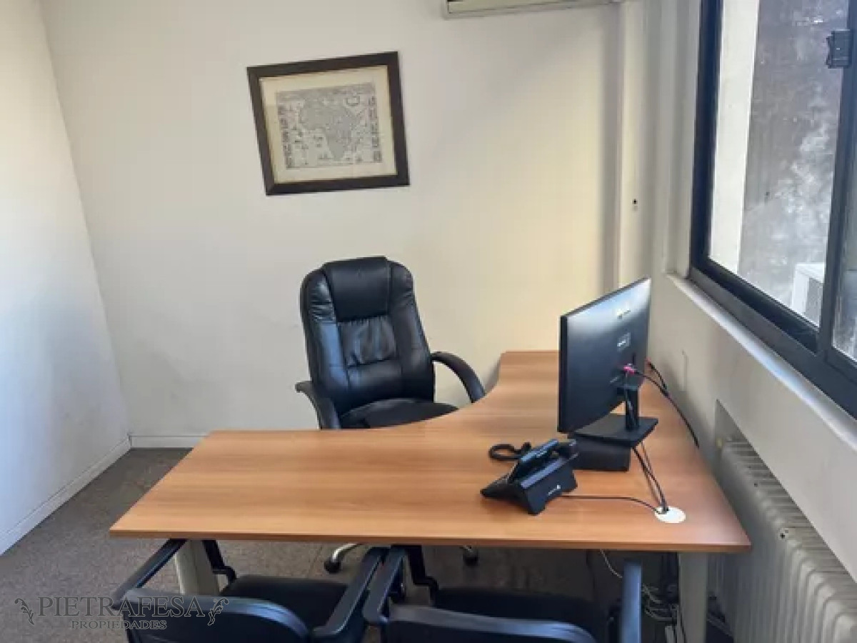 Oficina ID.11433 - Oficina en alquiler, 2baños, amueblada. Ciudad Vieja.