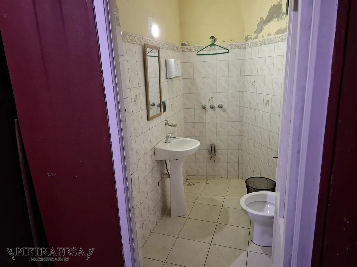 Oficina ID.13737 - Oficinas en venta mas casa de 2 dormitorios- Tres Cruces
