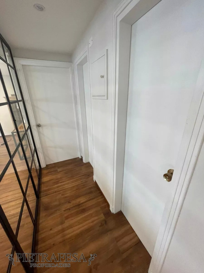 Oficina ID.8793 - Oficina en venta con Renta, 2 baños, Misiones, Ciudad Vieja.