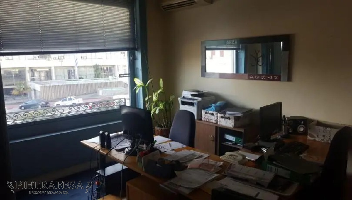 Oficina ID.3869 - Oficina en Venta - Av. Uruguay - Centro