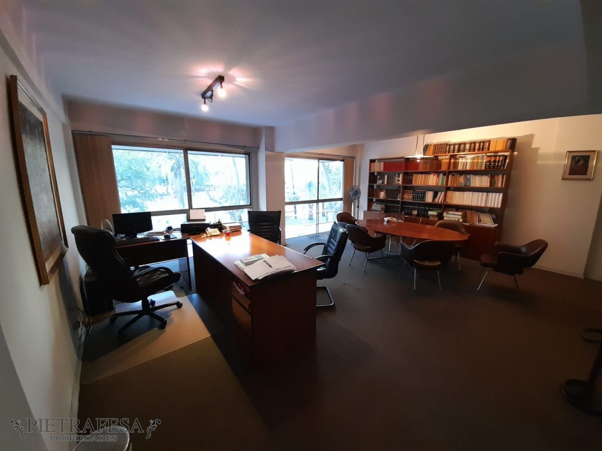 Oficina ID.3867 - Oficina en Venta - 5 ambientes - 2 baños - Plaza Entrevero - Centro