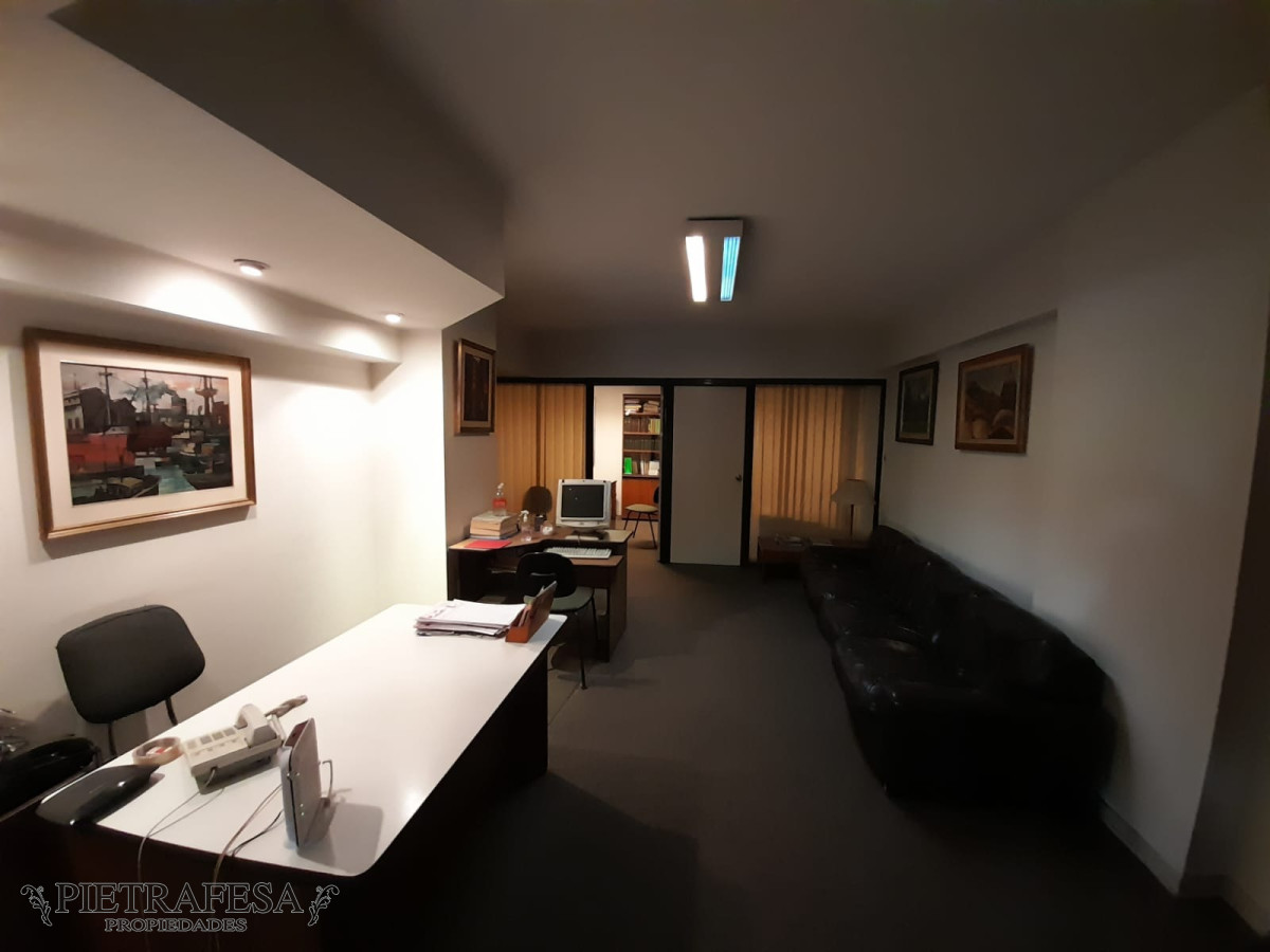 Oficina ID.3867 - Oficina en Venta - 5 ambientes - 2 baños - Plaza Entrevero - Centro