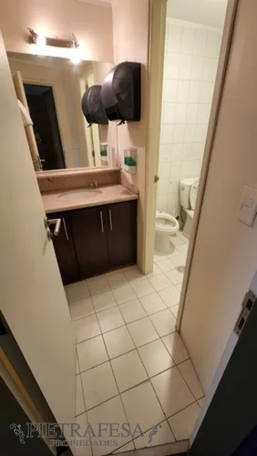 Oficina ID.10947 - Oficina en alquiler, 2privados, 1baño. Cordón.