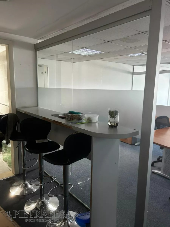 Oficina ID.8640 - 2 oficinas amuebladas en venta- 25 De Mayo- Ciudad Vieja