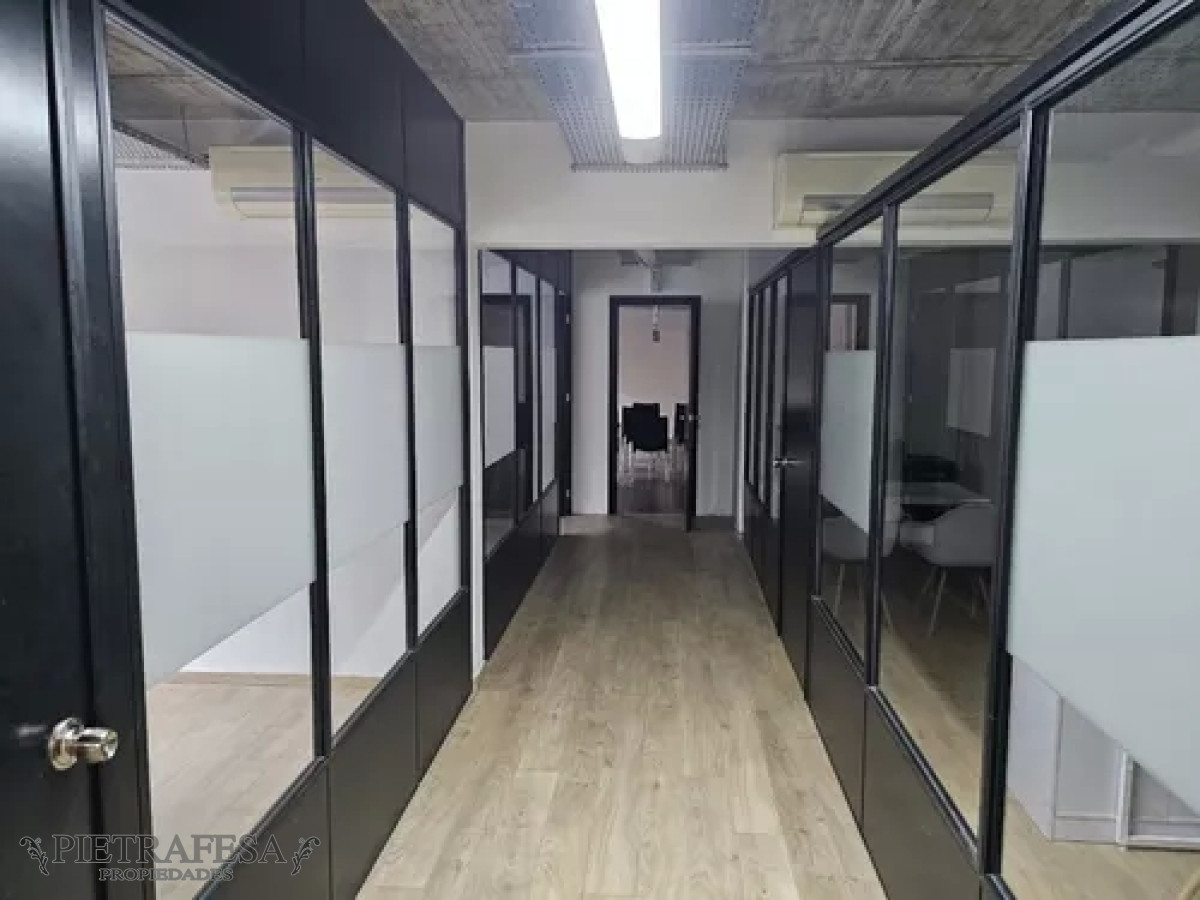 Oficina ID.10335 - Oficinas en alquiler, 4baños, cocina. Ciudad Vieja.