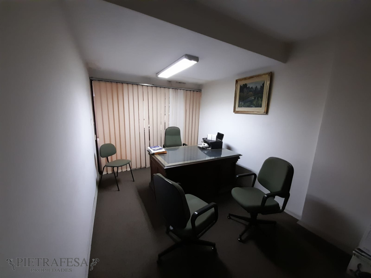 Oficina ID.3867 - Oficina en Venta - 5 ambientes - 2 baños - Plaza Entrevero - Centro