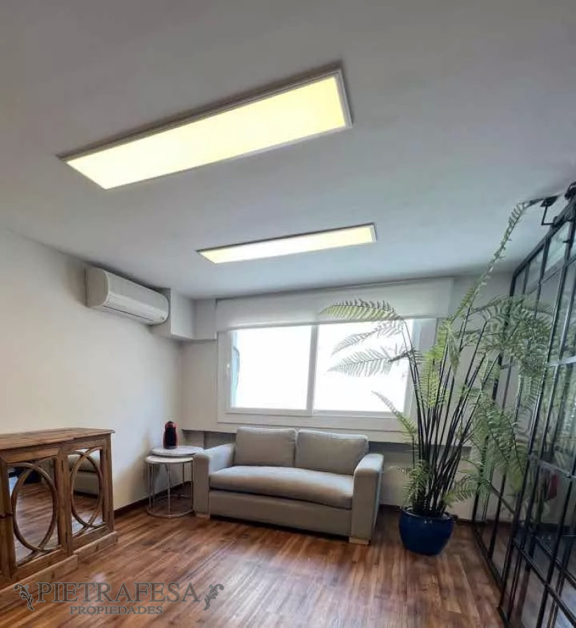 Oficina ID.8793 - Oficina en venta con Renta, 2 baños, Misiones, Ciudad Vieja.