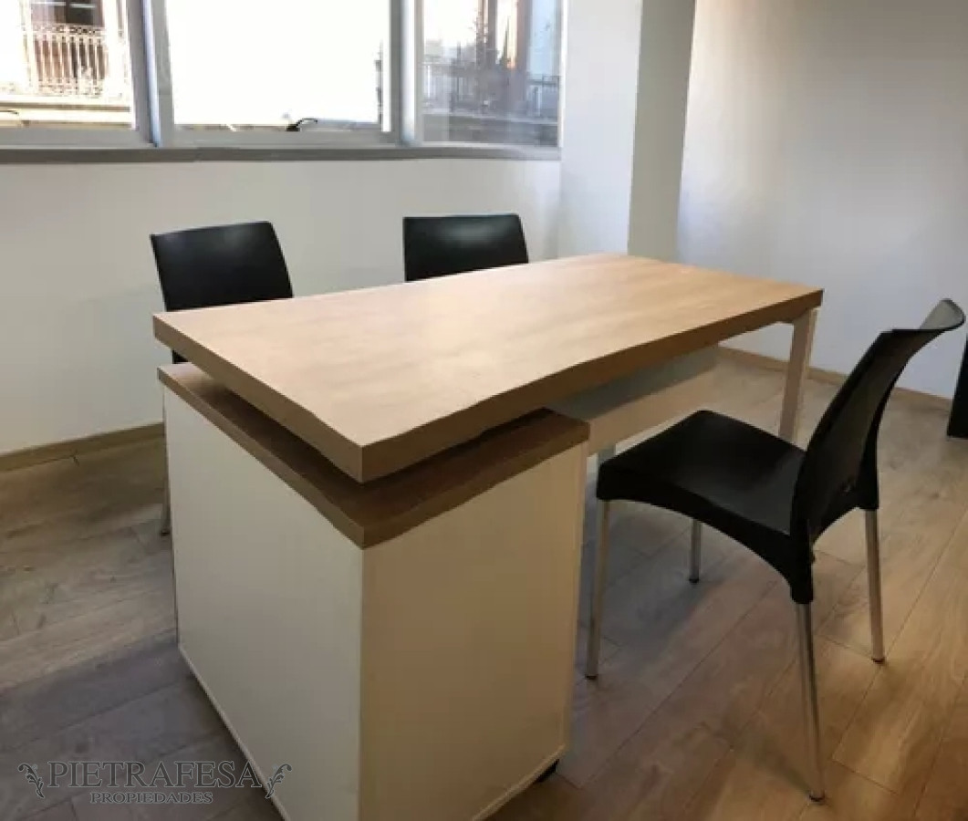 Oficina ID.10335 - Oficinas en alquiler, 4baños, cocina. Ciudad Vieja.