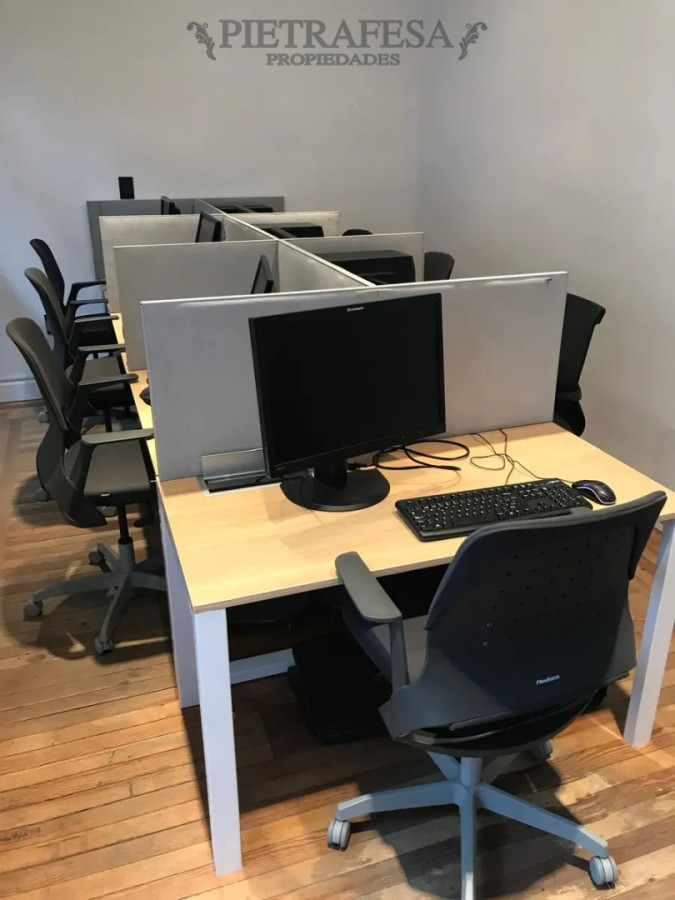 Oficina ID.15330 - Oficina en alquiler, 6 privados, 2 baños. Ciudad Vieja.
