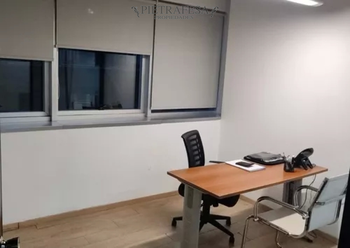 Oficina ID.10335 - Oficinas en alquiler, 4baños, cocina. Ciudad Vieja.