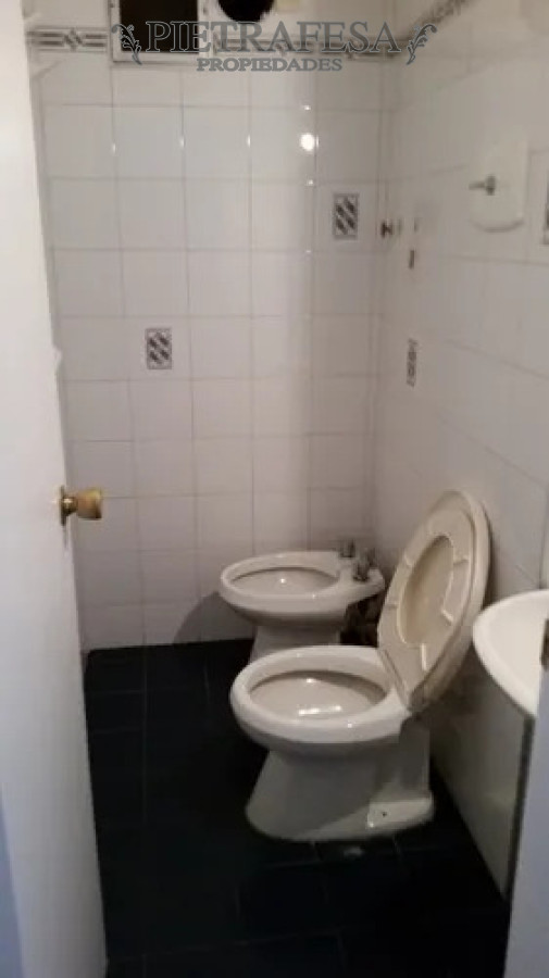 Oficina ID.14510 - Oficina en alquiler, 3 privados, cocina, 1 baño. Ciudad Vieja.