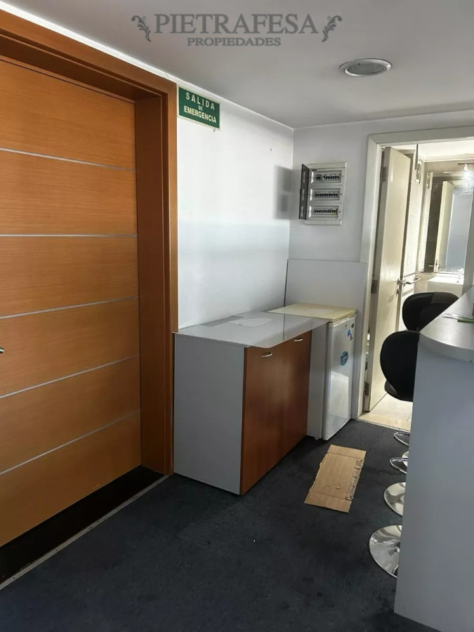 Oficina ID.8640 - 2 oficinas amuebladas en venta- 25 De Mayo- Ciudad Vieja