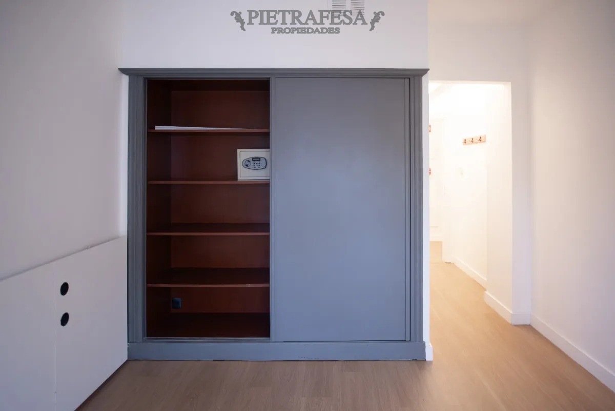 Oficina ID.15012 - Oficina en Venta, 1 privado, 1 baño. Punta Carretas.